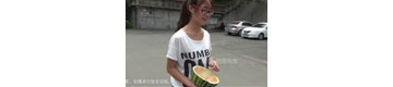 【拍客】实拍女大学生因懒惰用西瓜打饭