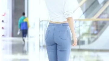 街拍美女小姐姐的身材你给几分