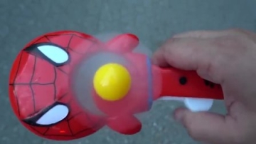 牛人把小风扇放在车轮下面，真的好减压啊，太过瘾了！