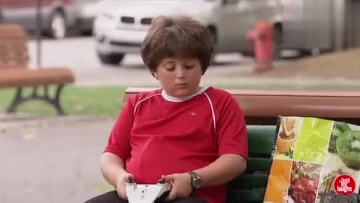 老外街头恶搞+遥控警车