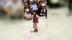 小美女动感舞蹈，万人前来观看