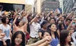 【街拍客】纽约时代广场快闪《同桌的你》