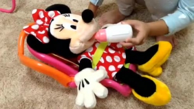 漂亮可爱的米妮玩具，萌宝玩得特别开心！