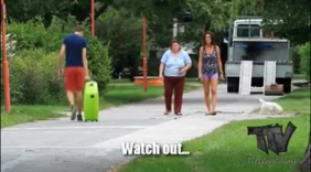 街头恶搞-幸亏你不是在中国