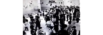 【拍客】监拍幼儿园老师抓起娃儿甩出去