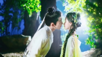 狐妖小红娘：陈都灵扑倒张凌赫，地咚对方这幕，简直不要太甜！