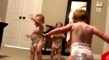 五胞胎刚洗完澡，萌宝们玩得好开心吃奶时间全部躺下，真是太萌了