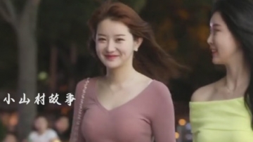街拍，上了30岁的男人，都喜欢粉色衣服的小姐姐吧