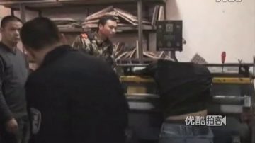 [拍客]男子操作压痕机失误 头部被卷入机器身亡