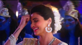 一段舞台灯光美女都可称绝美的印度舞蹈