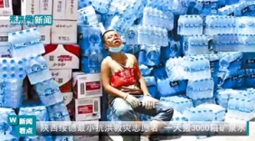 12岁“最小抗洪志愿者”走红 一天搬3000箱水