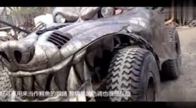 土豪开着“鳄鱼车”接孩子，结果吓哭孩子！哈哈,很无奈！