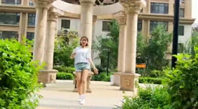 开学季各美女都准备舞蹈准备开学典礼晚会了