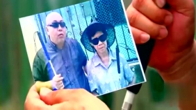 街头恶搞，盲人假装落水，路人什么反应！