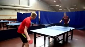 球类乒乓球逆天绝活，牛人拿大铁锹扣杀，惊呆对手！