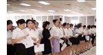 【街拍客】千人抢空姐职位 场面堪比选美