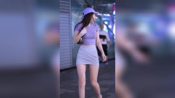 街拍：用一句话形容小姐姐的身材，哪句最合适？