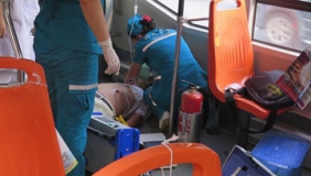 【拍客】网曝老人公交要座未果 扇小伙4耳光后死亡