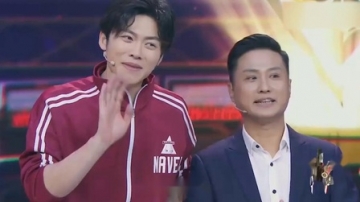 高手舞台表演魔术，背面预言魔术揭秘！