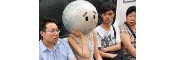 【拍客】月球女孩召唤同类惊现全国：月球人入侵地球！？