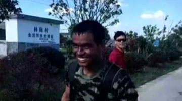 扑救6起火灾凯旋 消防战士笑容走红