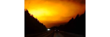 【拍客】神秘闪光点亮俄罗斯夜空 网友猜测或为UFO