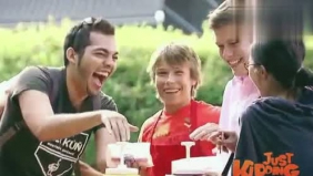 老外街头恶搞 声波热狗