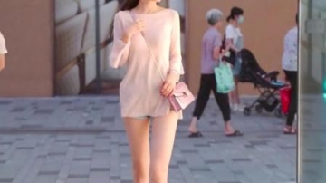 街拍：这就是所谓的苗条纤细型身材吧？