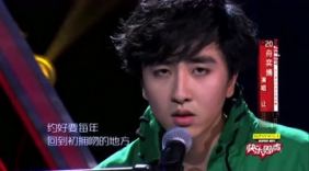 舟奕博刷爆乐器技能 弹唱《让》控场力十足