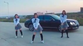 长腿美女教你跳《Panama》神曲舞蹈