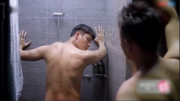 陈伟霆胸肌撩人 霸道宠溺秦海璐