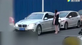 涛哥恶搞拜金女