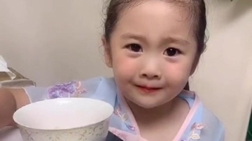 萌娃： 女儿的志向真伟大，除了吃就是花钱