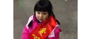 【拍客】卖萌的小报童小妮娜