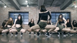 韩国舞团性感纤腰热舞蕾哈娜《Kiss It Better》MV