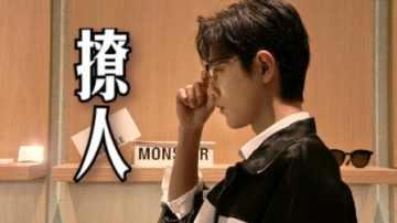 肖战微笑挑眉撩人不自知，帅哥也可以用风情万种来形容