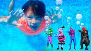 太奇妙，萌娃小正太怎么来到水里？绿巨人和蜘蛛侠也来潜水了吗？儿童亲子益智趣味游戏玩具故事