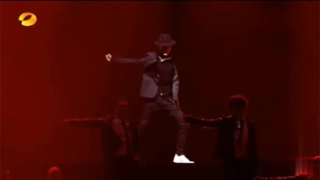 湖南卫视双11晚会：王一博跳舞，燃炸全场，肖战唱歌，让人听醉