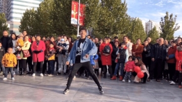 高手在民间 这个鬼步舞跳的太炸了!