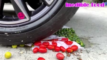 趣味实验：牛人把装满鹌鹑蛋的小卡车、各种小水果等放在车轮下，好减压，勿模仿