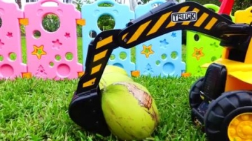 萌娃小可爱：哥哥，我出去的道路被堵住了，快开你的挖掘机来帮帮我吧！