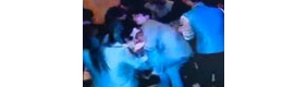 【拍客】KTV起冲突 男子拔刀伤4人