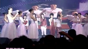 超级女声谭维维，尚雯婕，厉娜合唱《歌声与微笑》，太好听了