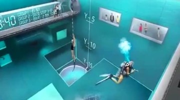 深40米的游泳池 2000元游一次 吸引游客数万