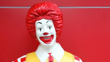 美女被小丑恶搞！