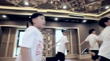 李冰冰米兰看秀造型曝光 透视上衣搭短裙优雅性感