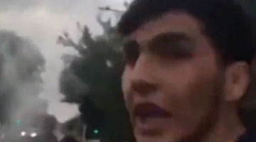 外国小伙遭车祸后毫发无伤爬出后竟还微笑自拍