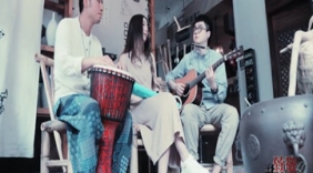 美女走心翻唱经典民谣《米店》清新扑鼻