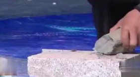 民间牛人徒手撕砖，这绝活太猛了，吓得评委都不敢说话了！