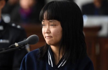 【拍客】开庭！谎称父亲爆炸死亡骗捐女受审